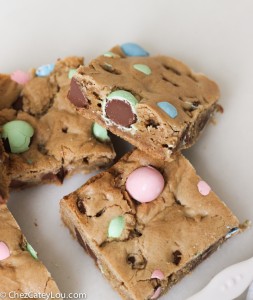 Brown Butter Easter Blondies | chezcateylou.com