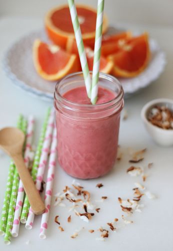 Cara Cara Orange Strawberry Coconut Smoothie | chezcateylou.com