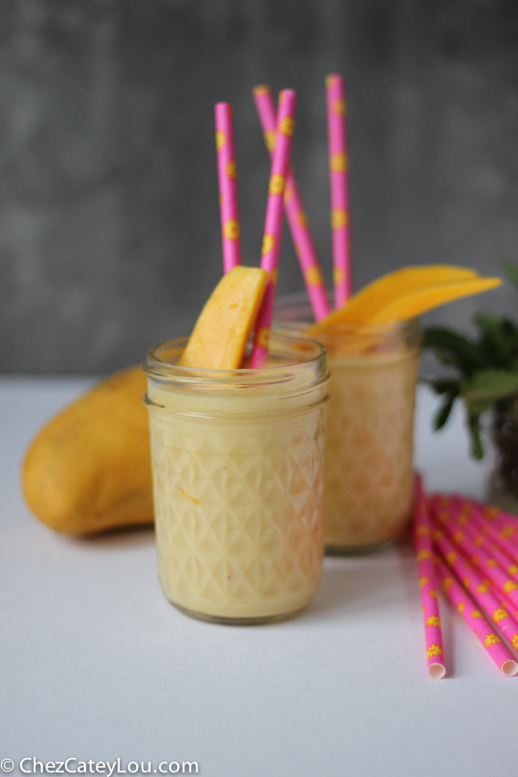 Mango Smoothie made with Greek Yogurt | chezcateylou.com