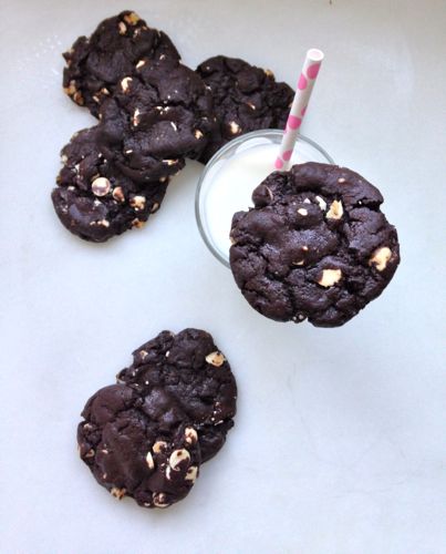 Oreo Inspired Chewy Chocolate White Chocolate Chip Cookies | chezcateylou.com