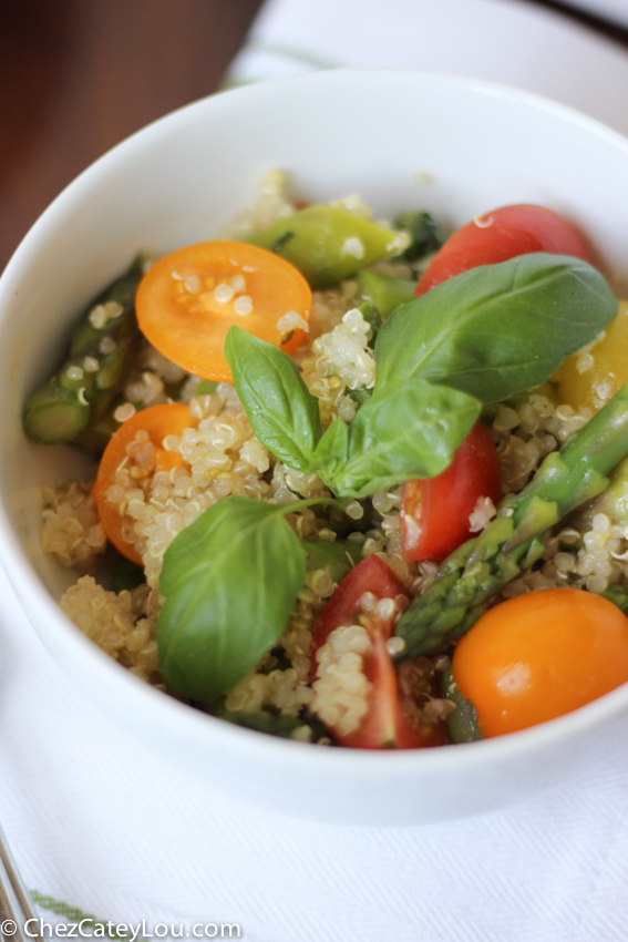 Quinoa Salad with Asparagus and Tomato | chezcateylou.com