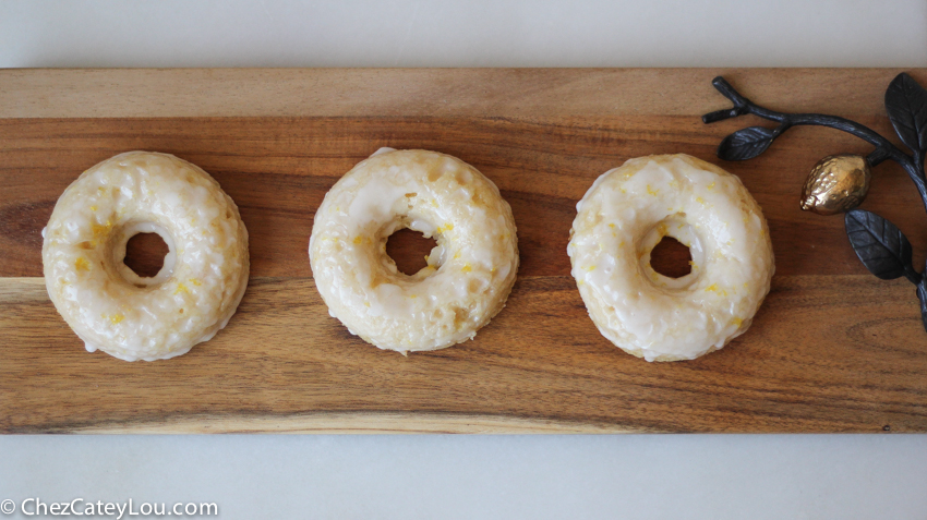 Baked Lemon Donuts made with Greek Yogurt | chezcateylou.com