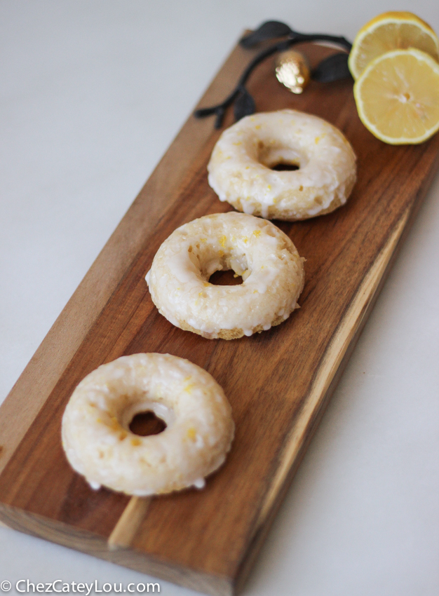 Baked Lemon Donuts made with Greek Yogurt | chezcateylou.com