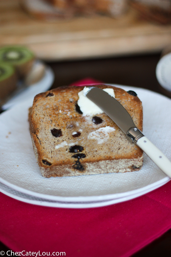 Cinnamon Raisin English Muffin Bread | chezcateylou.com