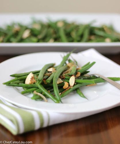 Haricots Verts with Toasted Almonds and Caramelized Shallots | chezcateylou.com