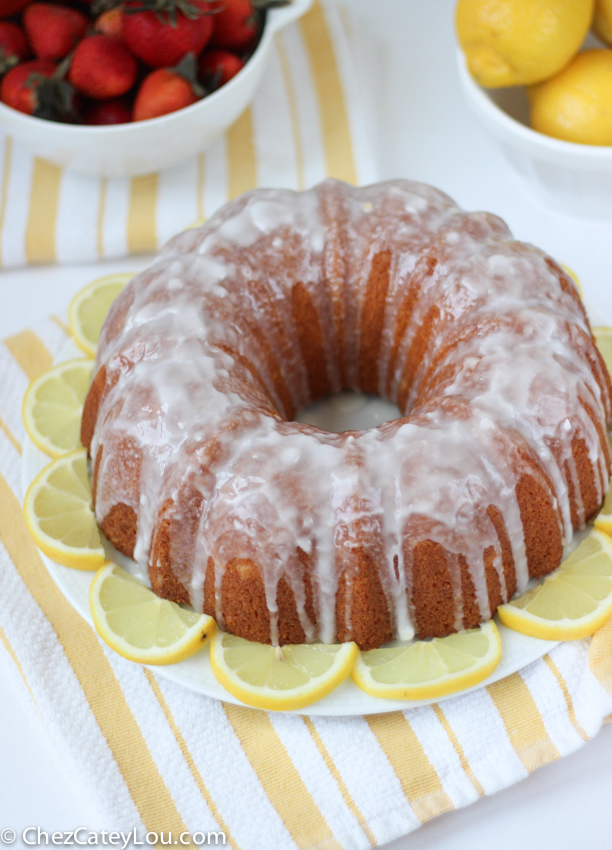 Lemon Bundt Cake | chezcateylou.com