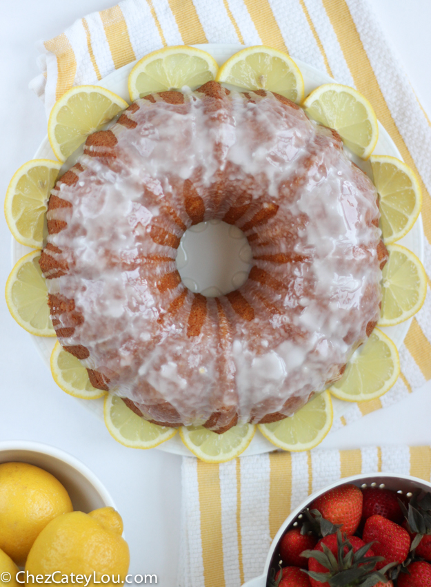 Lemon Bundt Cake | chezcateylou.com