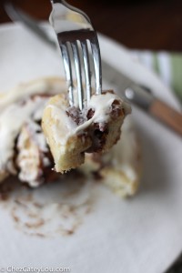 Light and Fluffy Overnight Buttermilk Cinnamon Rolls | chezcateylou.com