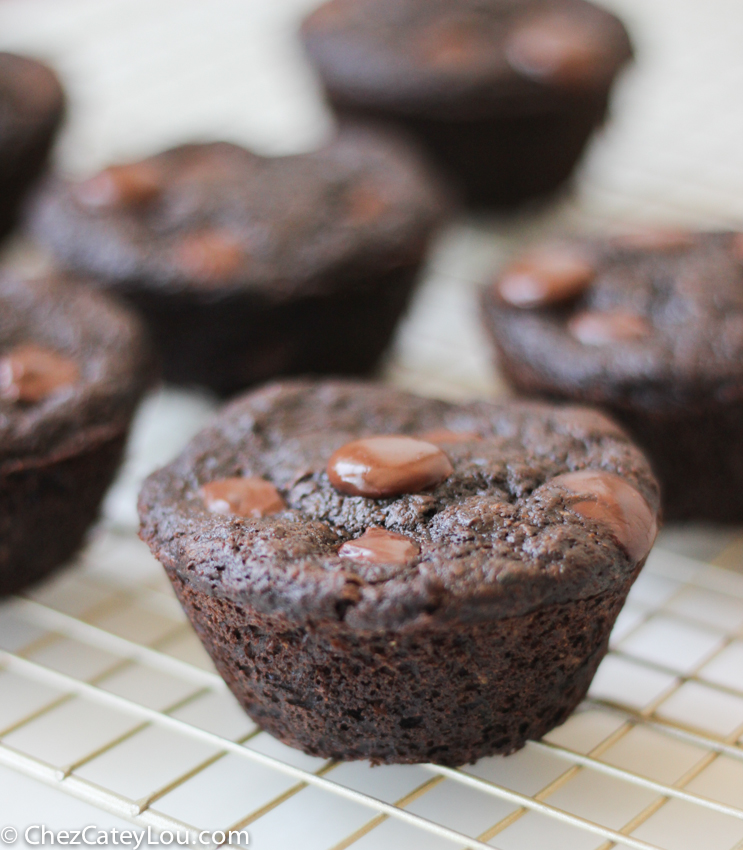 Whole Wheat Double Chocolate Zucchini Muffins | chezcateylou.com