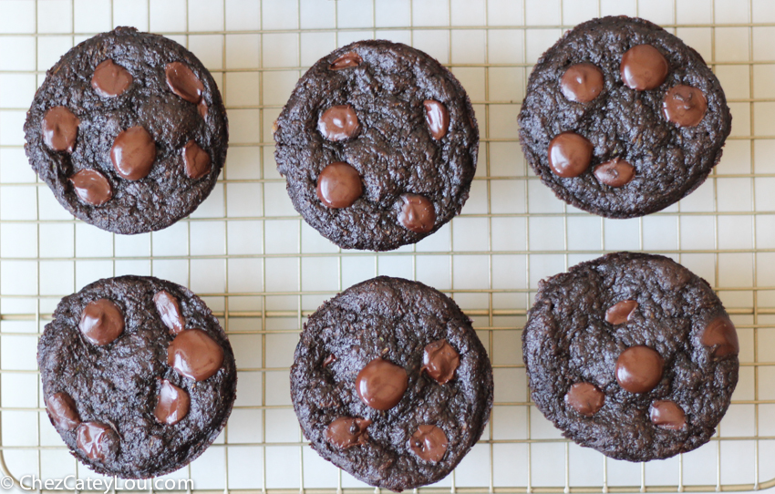 Whole Wheat Double Chocolate Zucchini Muffins | chezcateylou.com