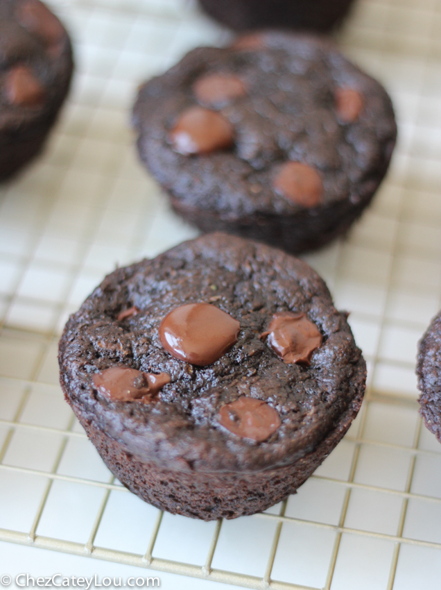 Whole Wheat Double Chocolate Zucchini Muffins | chezcateylou.com