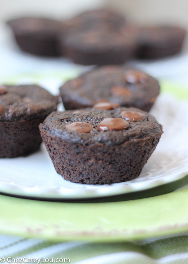 Whole Wheat Double Chocolate Zucchini Muffins | chezcateylou.com