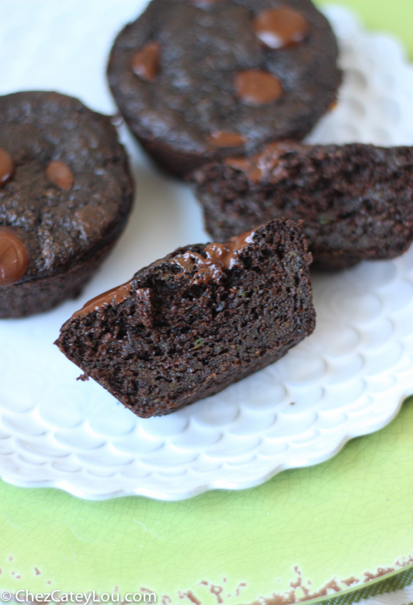 Whole Wheat Double Chocolate Zucchini Muffins | chezcateylou.com