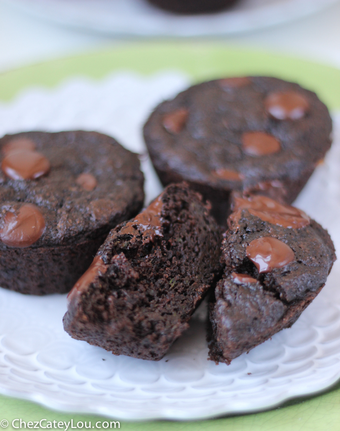 Whole Wheat Double Chocolate Zucchini Muffins | chezcateylou.com