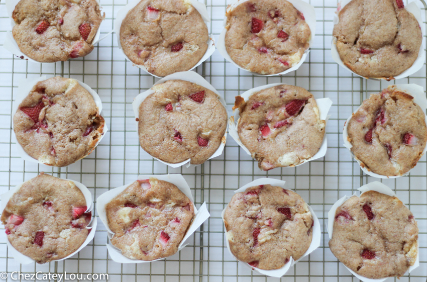 Whole Wheat Strawberry Muffins with Cheesecake Swirl | chezcateylou.com