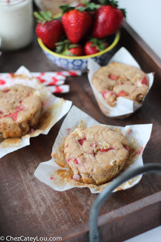 Whole Wheat Strawberry Muffins with Cheesecake Swirl | chezcateylou.com