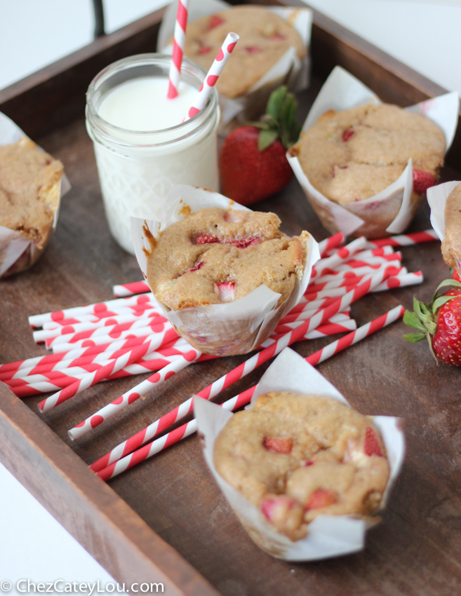 Whole Wheat Strawberry Muffins with Cheesecake Swirl | chezcateylou.com