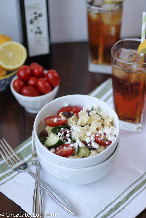 Greek Tortellini Pasta Salad | chezcateylou.com