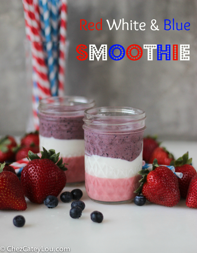 Red, White, and Blue Smoothie for the 4th of July | chezcateylou.com