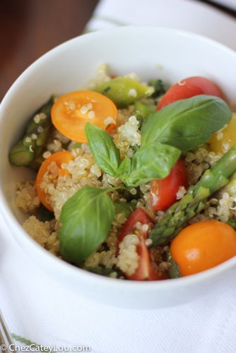 Quinoa Salad with Asparagus and Tomatoes in a Basil Vinaigrette | chezcateylou.com