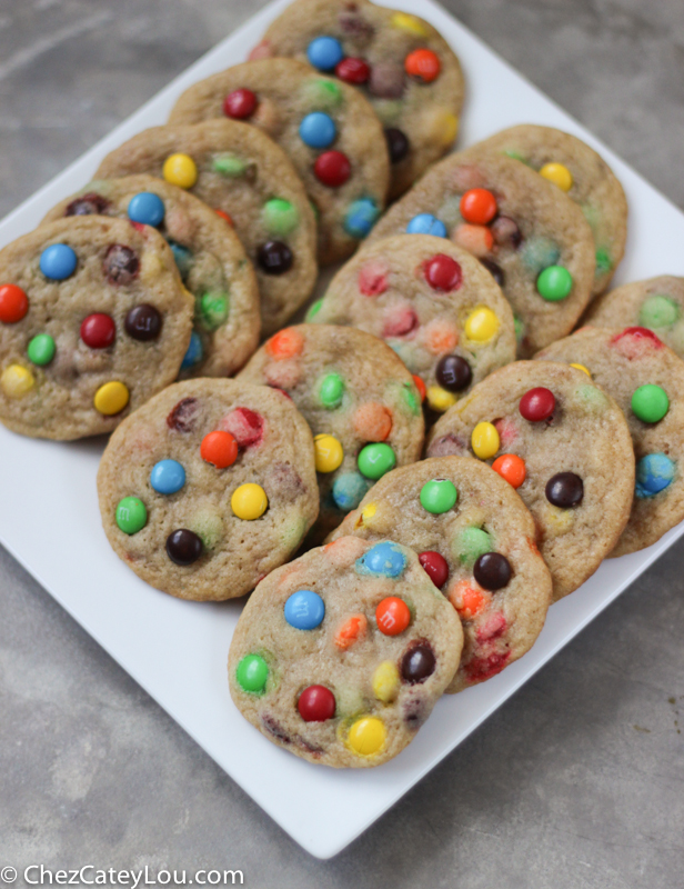 Mini M&M Cookies | chezcateylou.com #recipe #backtoschool