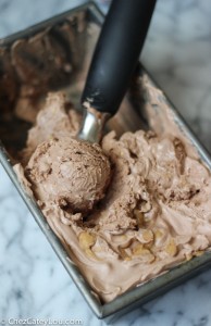 No-Churn Chocolate Peanut Butter Ice Cream | chezcateylou.com