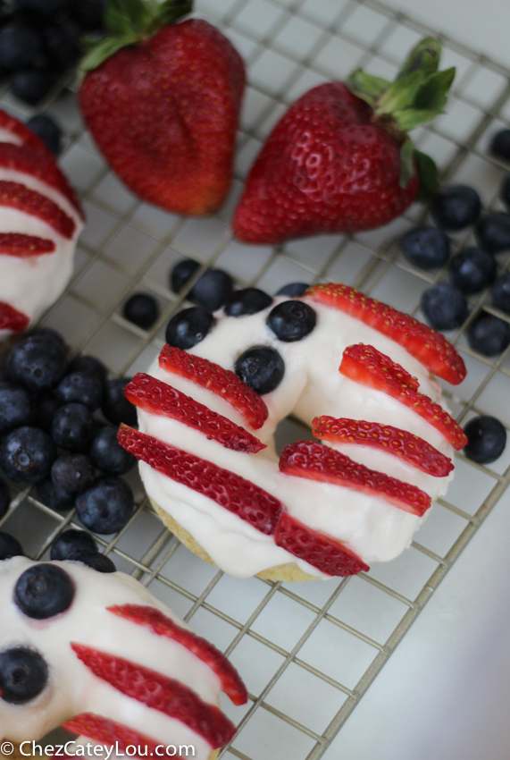 American Flag Donuts for July 4th | chezcateylou.com