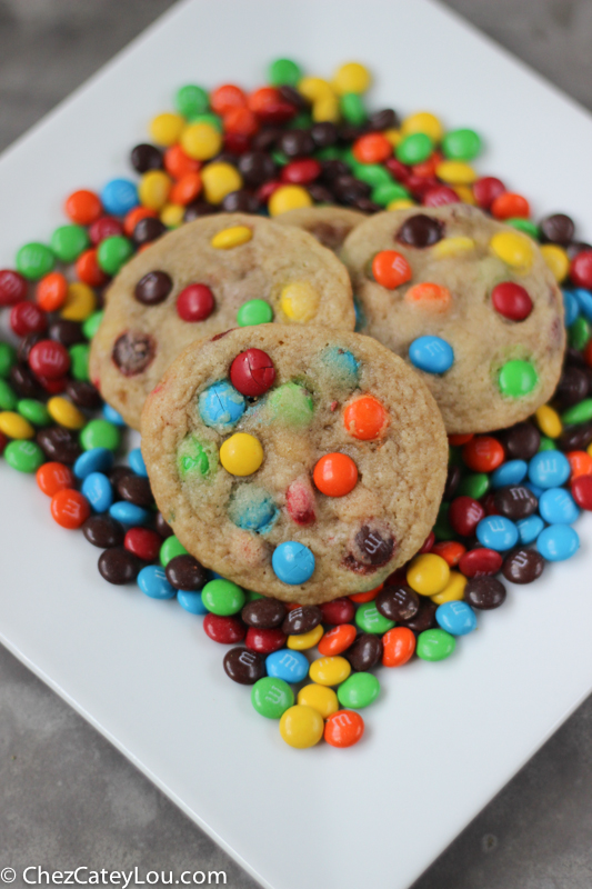 Mini M&M Cookies | chezcateylou.com #recipe #backtoschool