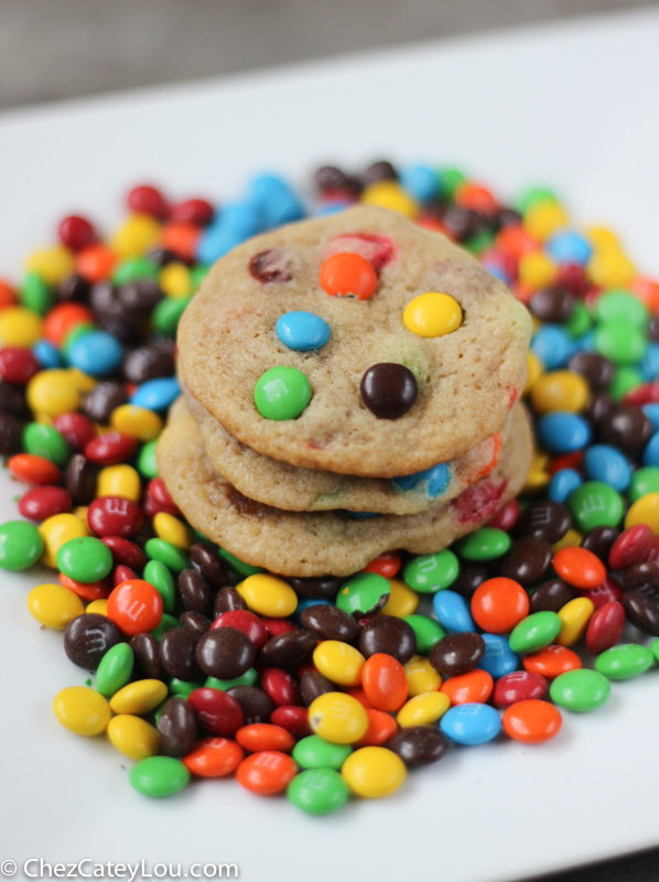 Mini M&M Cookies | chezcateylou.com #recipe #backtoschool