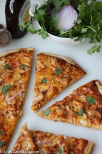 No-Knead BBQ Chicken Pizza | ChezCateyLou.com #pizza