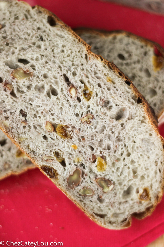 Golden Raisin Pecan Bread | chezcateylou.com