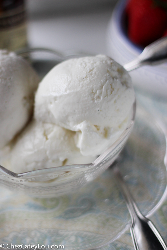 Vanilla Frozen Yogurt | chezcateylou.com #yogurt #recipe