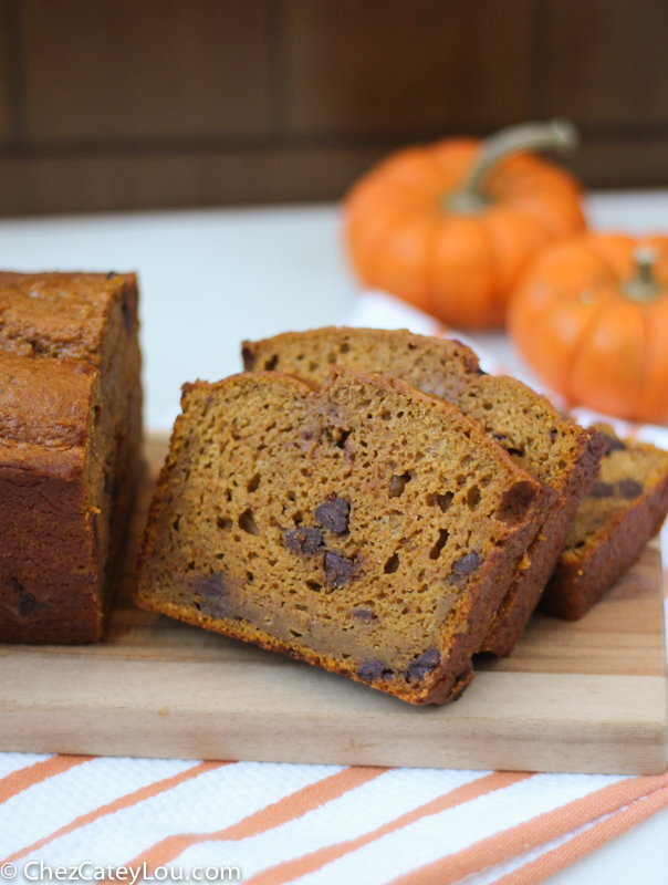 Skinny Pumpkin Chocolate Chip Bread | ChezCateyLou.com #PumpkinWeek #fall