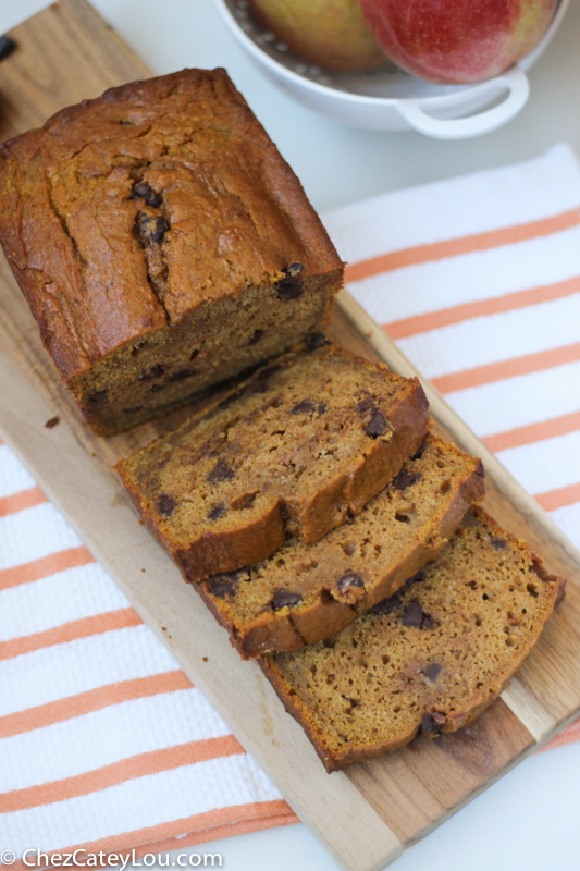 Skinny Pumpkin Chocolate Chip Bread | ChezCateyLou.com #PumpkinWeek #fall