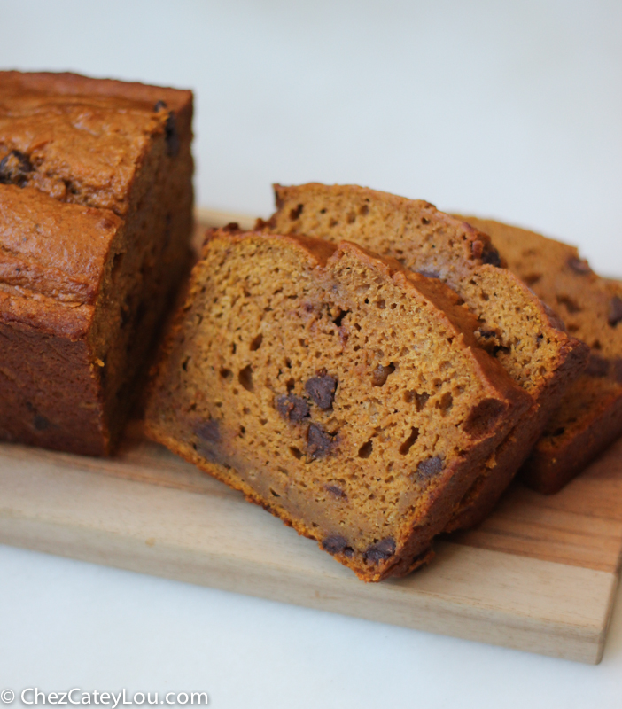 Skinny Pumpkin Chocolate Chip Bread | ChezCateyLou.com #PumpkinWeek #fall