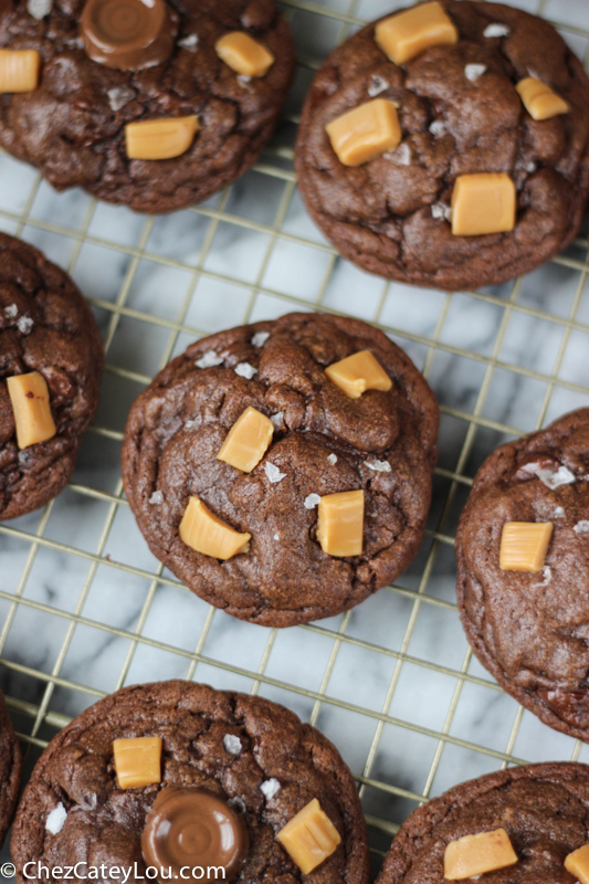 Salted Caramel Stuffed Chocolate Cookies | ChezCateyLou.com