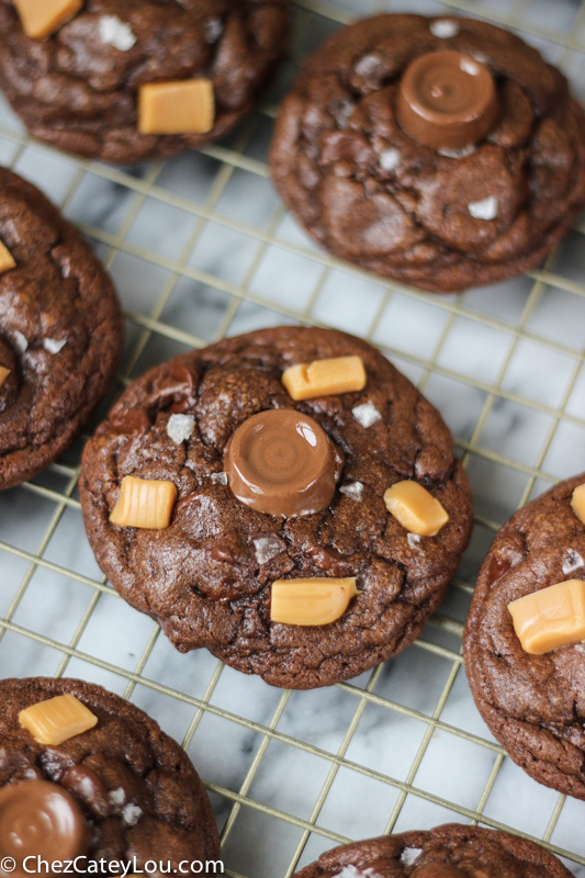 Salted Caramel Stuffed Chocolate Cookies | ChezCateyLou.com