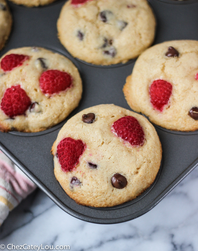 Chocolate Chip Raspberry Muffins | ChezCateyLou.com