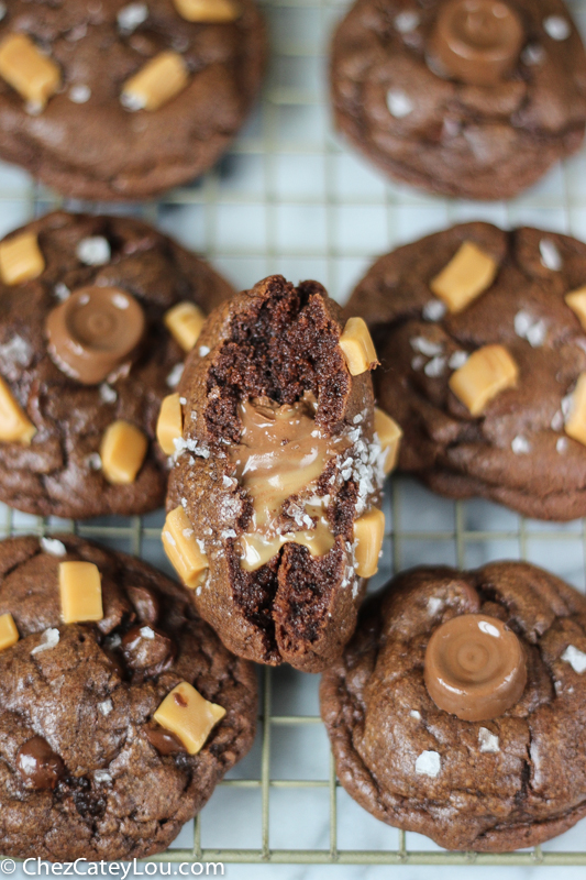 Salted Caramel Stuffed Chocolate Cookies | ChezCateyLou.com