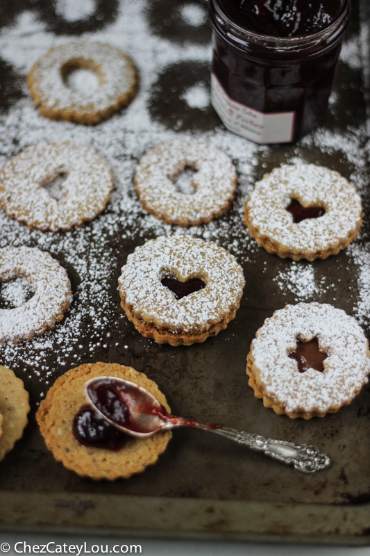 Chocolate Hazelnut Linzer Cookies | ChezCateyLou.com