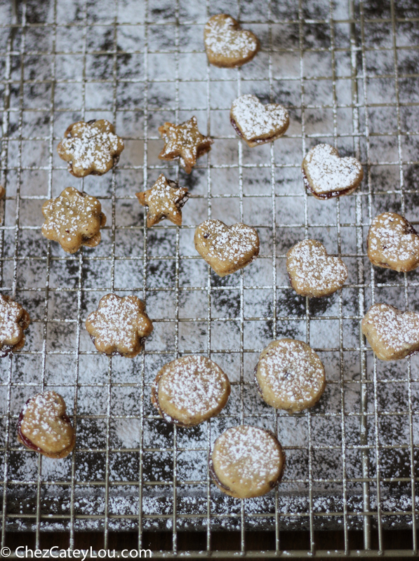 Chocolate Hazelnut Linzer Cookies | ChezCateyLou.com