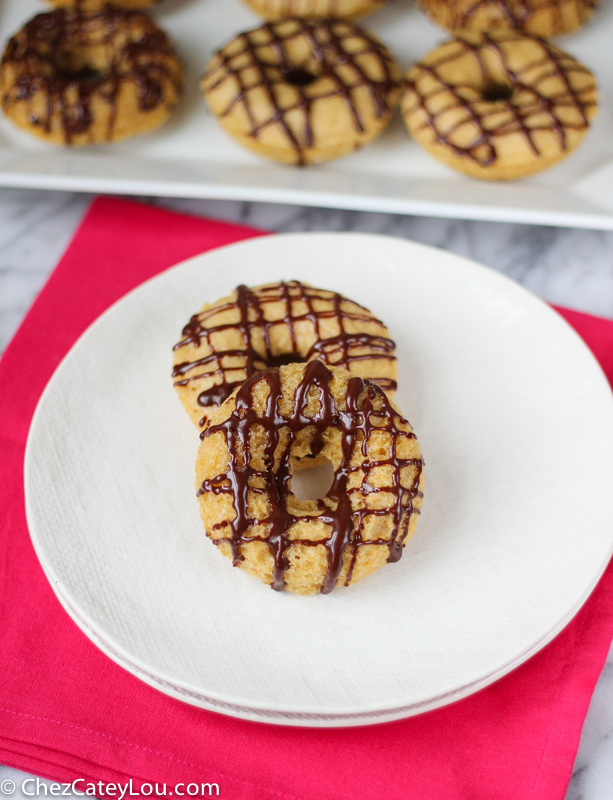 Skinny Donuts with Chocolate Greek Yogurt Icing - only 135 calories a donut! | ChezCateyLou.com