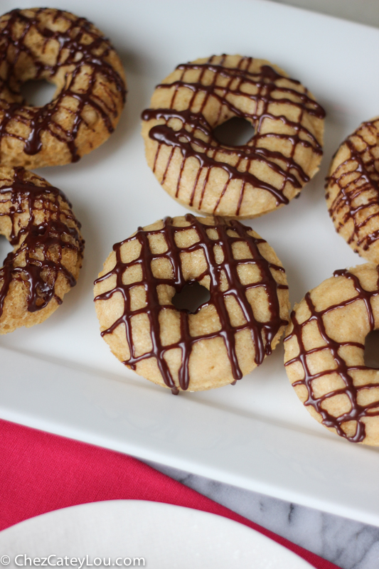 Skinny Donuts with Chocolate Greek Yogurt Icing - only 135 calories a donut! | ChezCateyLou.com