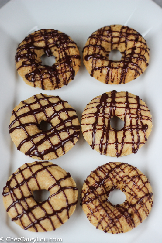 Skinny Donuts with Chocolate Greek Yogurt Icing - only 135 calories a donut! | ChezCateyLou.com