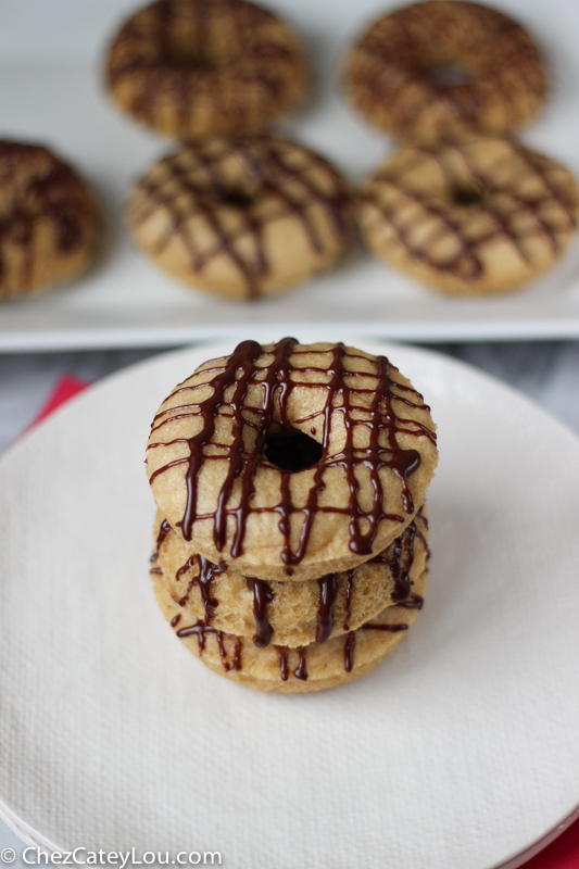 Skinny Donuts with Chocolate Greek Yogurt Icing - only 135 calories a donut! | ChezCateyLou.com