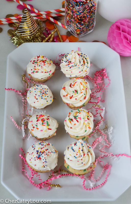 Mini Funfetti Cupcakes | ChezCateyLou.com