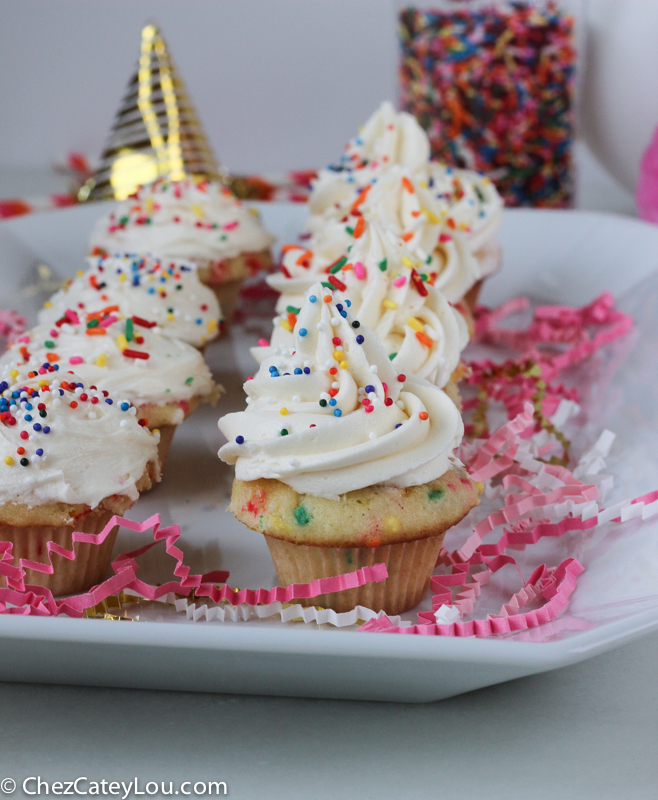 Mini Funfetti Cupcakes | ChezCateyLou.com