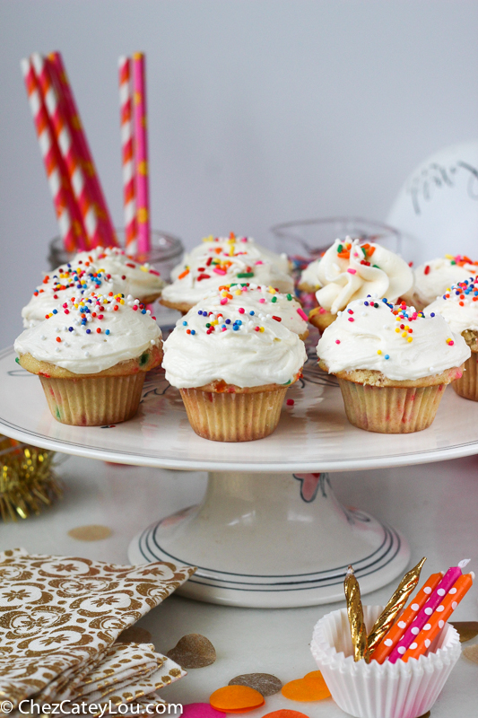 Mini Funfetti Cupcakes | ChezCateyLou.com