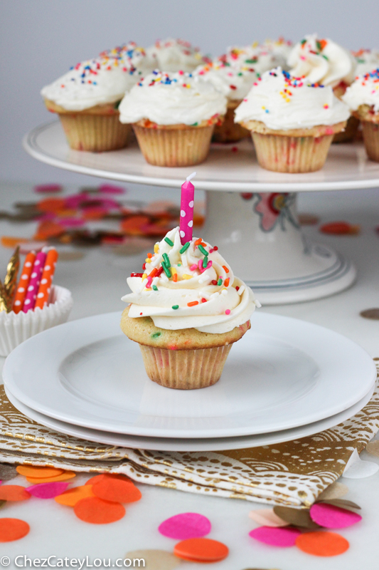 Mini Funfetti Cupcakes | ChezCateyLou.com