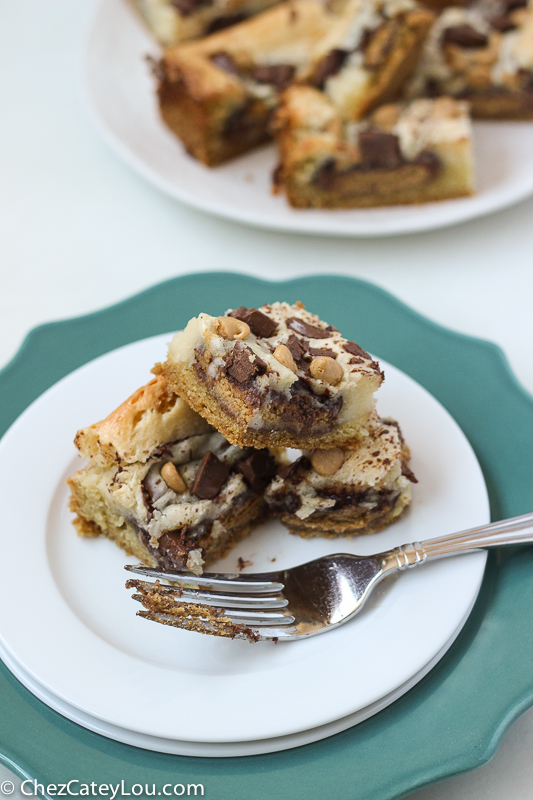 Peanut Butter Cup Cheesecake Bars | ChezCateyLou.com